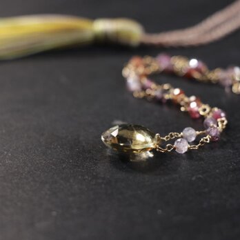 秋色をつなぐ---サファイヤと絹のネックレス