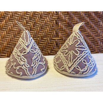 イギリスの布「モンペリエ」で作った三角鍋つかみ　ランダム模様A