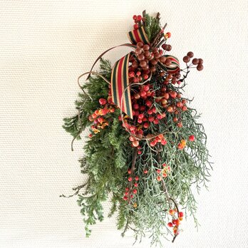 ♦受注制作♦ 森のクリスマス  Ⅳ  ~青い針葉樹とツルウメモドキのスワッグ