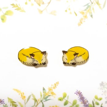 ～小さなピアスシリーズ～狐(A)ピアス/ノンホールピアス(樹脂イヤリング)