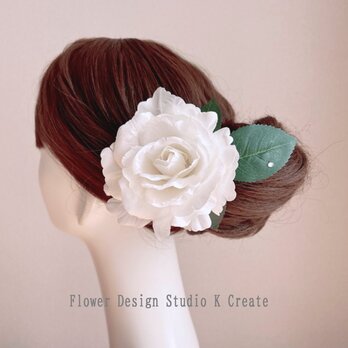 オフホワイトの薔薇の髪飾り　フラメンコ　バレエ　ダンス　薔薇　バラ　白　オフ白　オフホワイト　髪飾り　