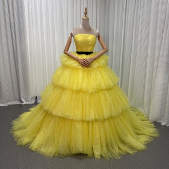 人気上昇！カラードレス イエロー ベアトップ サッシュベルト シークインチュール ボリュームドレス 編み上げ 花嫁