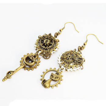 猫と歯車・ギアのスチームパンク風アシンメトリー ピアス Vol.2 シルバー・アンティークカラー