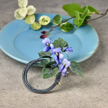 布花　プレゼントに人気の野のすみれのブローチ。
