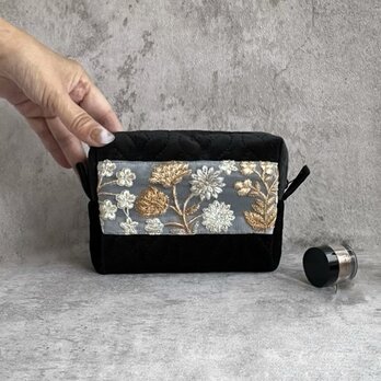 化粧ポーチ/黒×鮮やか上品インド刺繍の大人の華やか/ベロア・ポーチ