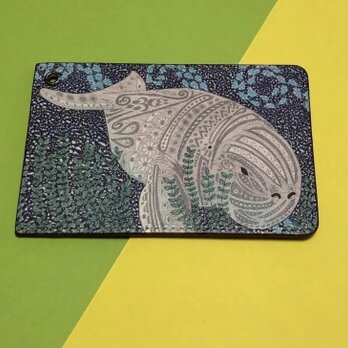 花の湖畔をそよぐ潮騒──ジュゴン・マルヴォンの柔らかなパスケース