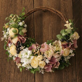 クリスマスローズとラナンキュラスのハーフリース