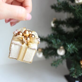 キラキラアイボリー×ゴールド　プレゼントBoxのオーナメント  4個セット(2種類×2個づつ)　　　R&yCH171-2