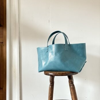 本革 スモールコールバッグ／ターコイズブルー｜澄んだ青が映える軽やかトート