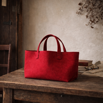 本革 ヌバック スモールフィールドバッグ／ディープレッド｜既製品とは少し違う、静かな赤のレザートート