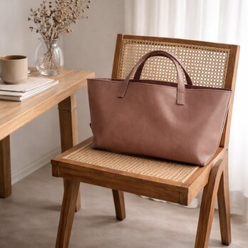 本革 スモールフィールドバッグ／スモーキーローズブラウン― ローズを含んだ、静かで落ち着いたニュアンスのレザートート