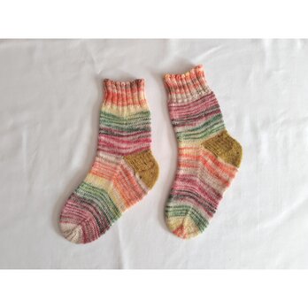 手編み段染めソックス