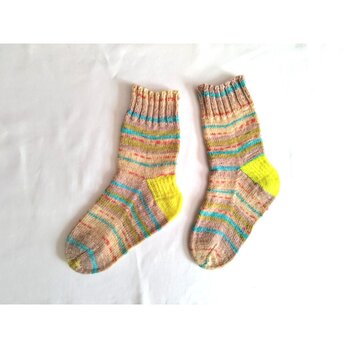 手編み段染めソックス