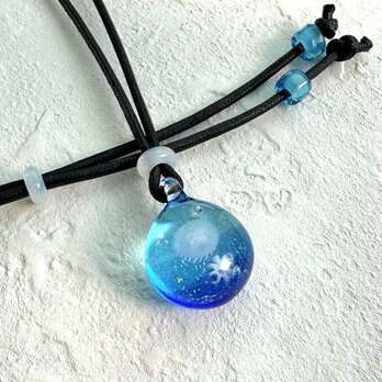 ガラスのクラゲネックレス