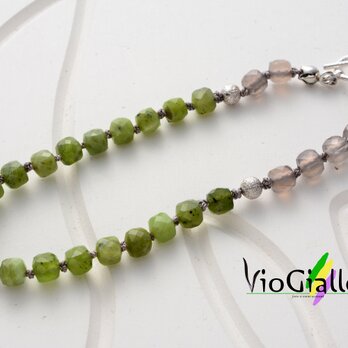 ネフライトとグレーオニキスのブレスレット