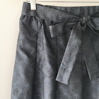 ギャザー大島紬（紺地麻の葉文 泥染）