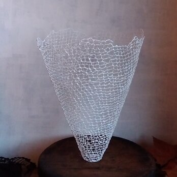 ワイヤーワークオブジェ　細長鉢型胡粉仕上げ