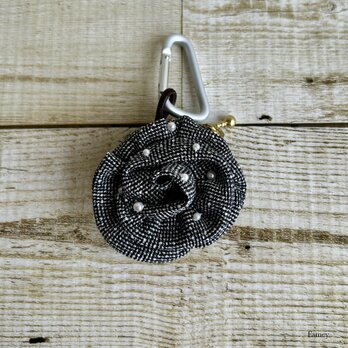 大人かわいいバラのバッグチャーム(小物入れ) ツイード　パールビーズ　コインケース　クリスマス　ギフト　ローズ