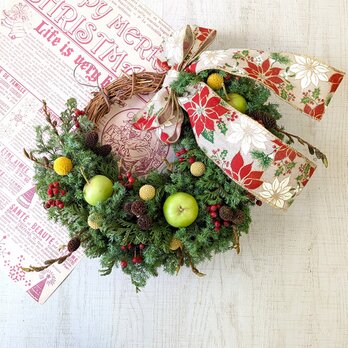 fresh（生花）の花材を使ったクリスマスリース『青りんごとヤシャブシ』