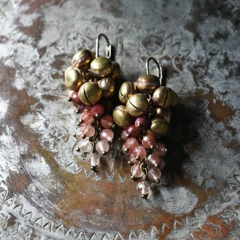 たわわな鈴とのアンデシンの実りのピアス