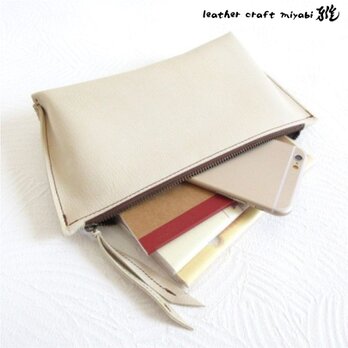 SALE開始～    三角フリーポーチ《牛革》クリーム・ソフトシュリンク・014