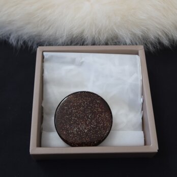 本漆のブローチ【貝蒔き研出し】