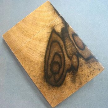 【黒柿】木製名刺入れ　自然の造形の素晴らしさが面白い