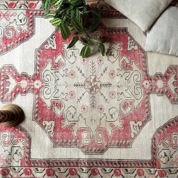 120×199 アヴァノスラグ　コーラルレッド×ベージュ　トルコヴィンテージラグ