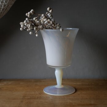 ホワイト　オパリンガラス　フラワーベース　フランスヴィンテージ　ブロカントのある暮らし
