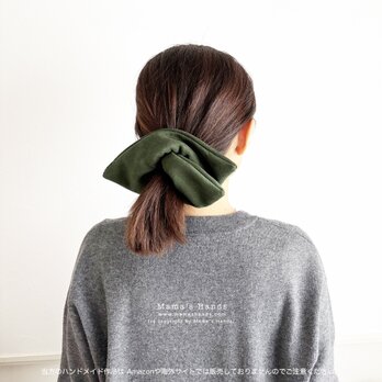 数量限定⭐️《滑らか スエード》 スクエア ビッグ シュシュ グリーン 緑 シンプル ナチュラル 四角形 秋 冬 春  ヘアゴム