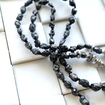 ブラックダイヤモンドを楽しんでいただくためのネックレス
