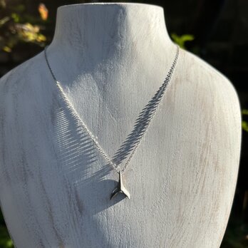 クジラのしっぽ◇鯨の尻尾◇サージカルステンレスペンダント◇Whale's tail Pendant