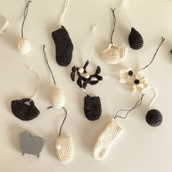 クリスマスオーナメント*ソックス•ミトン•バスケット•ボール•ドロップ•ヤドリギ*12piece*黒×エクリュ