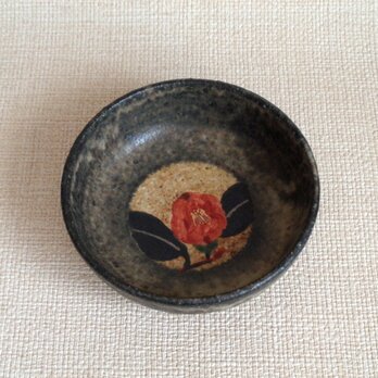 浅鉢（金銀彩紅椿d）