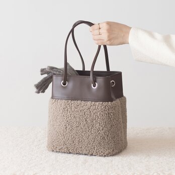 冬新作 変幻自在な巾着型マルチバッグ【チョコブラウンPUレザーｘグレージュボア】ハンド/トート/ショルダー