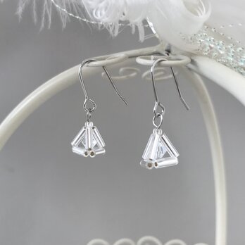三角 ピアス シルバー色 クリア トライアングル ビーズ シンプル オールシーズン