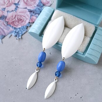 white enamel marquis shaped blue beads dangle ヴィンテージピアス