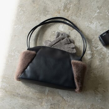 冬新作 PUｘふわポケット ロングハンドルバッグ【ブラックｘマロンブラウン】軽やかで収納力 オンオフ兼用