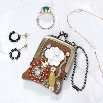 小さなビーズ刺繍のがま口 No.85｜キャメル×ウール｜ネックレス・バッグチャームにも｜アクセサリーケース｜一点物