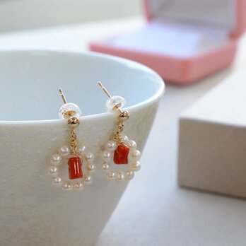 K10 珊瑚と真珠を使った手作りのサークルピアス