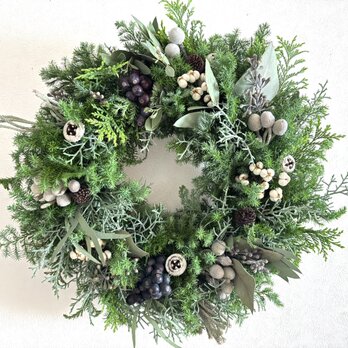 ナチュラルなシルバーグリーンクリスマスリース