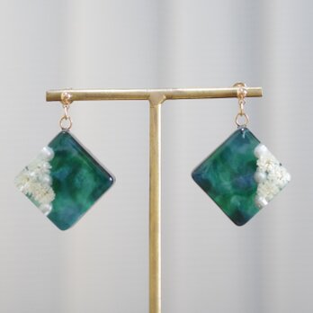 レジンアート　スクエアピアス〈夜の案内人〉