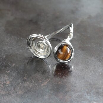 錫と天然石のオープンリング　MEGULY　タイガーアイ　はもん