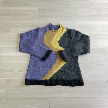 流れ模様のプルオーバー