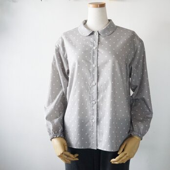 ドット柄の長袖ブラウス（グレー）