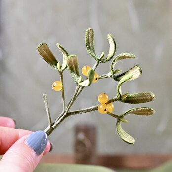 布花　一輪挿し付天然石と飾れるヤドリギ。小ぶりなアジアタイプ。