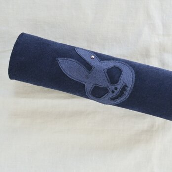 うさぎスカル、ロール型ペンケース（スエード）