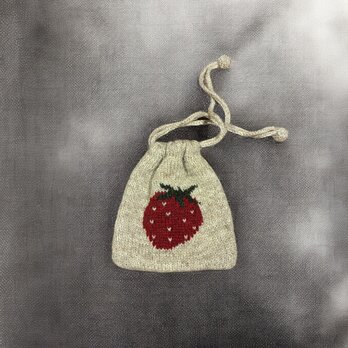 シェットランドウールで編んだいちごの巾着
