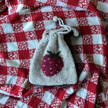 シェットランドウールで編んだいちごの巾着