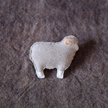 革ブローチ　ヒツジ